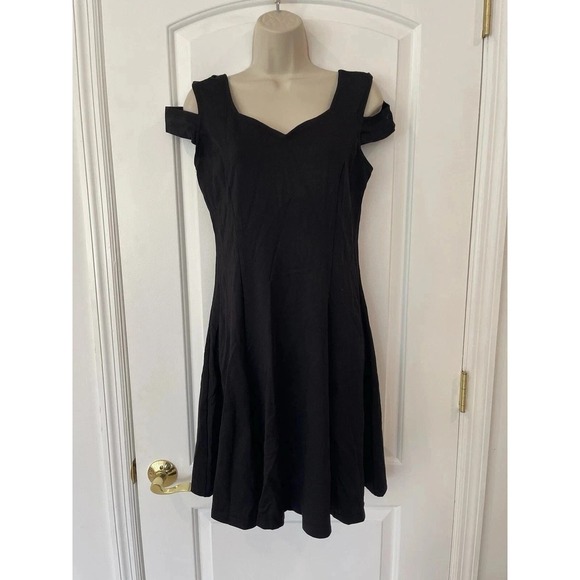 NEW WITH TAGS Women's Split Sleeve Cocktail dress, Black, size Medium, InsNova - Picture 2 of 4